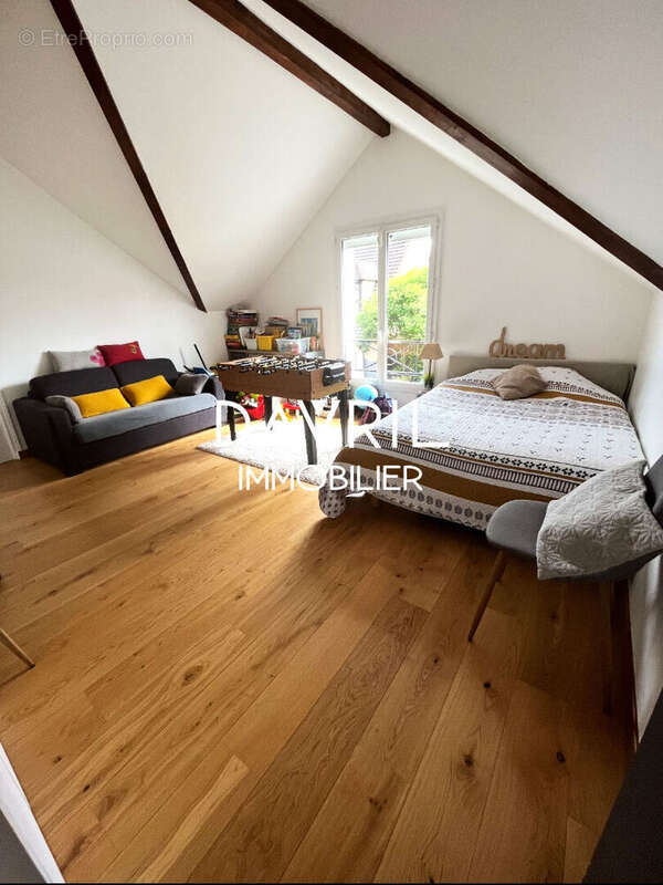 Maison à CHANTELOUP-LES-VIGNES