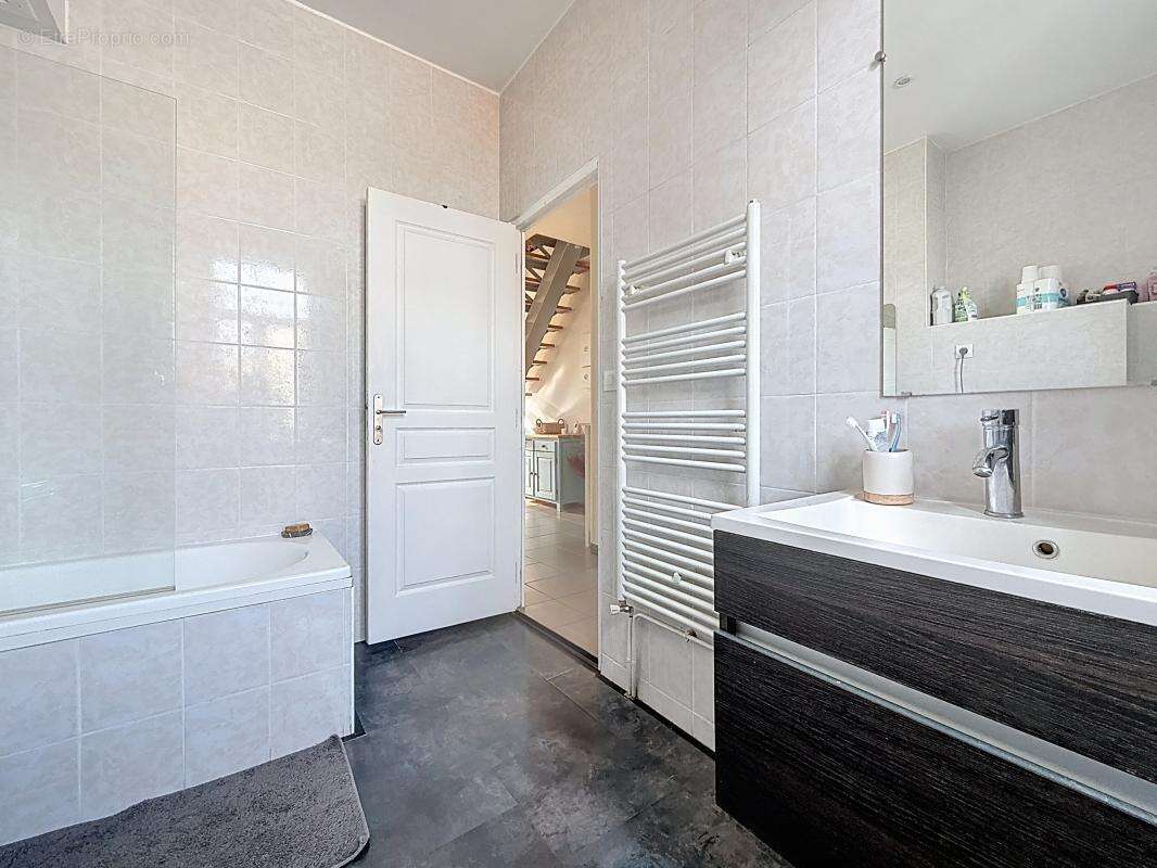 Appartement - Duplex - 3 Chambres - Garage - Place de parking - Proche commodités - photo 13