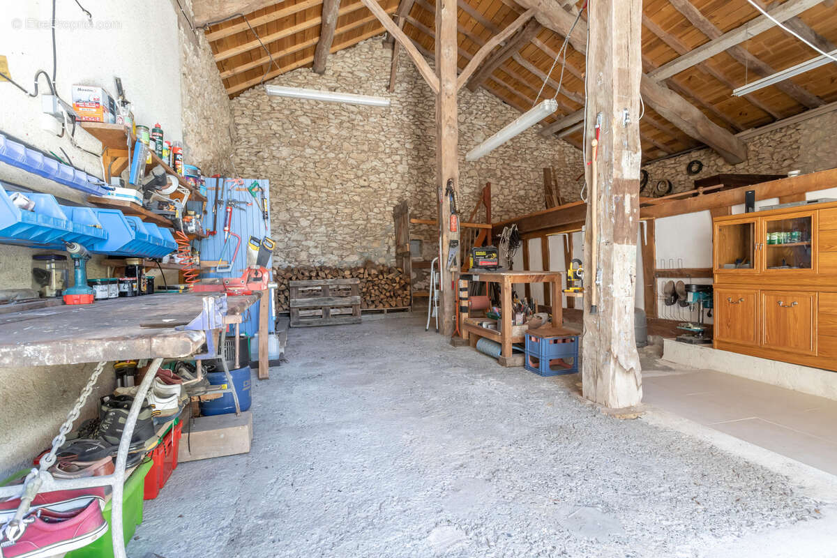 Maison à MONTAIGU-DE-QUERCY