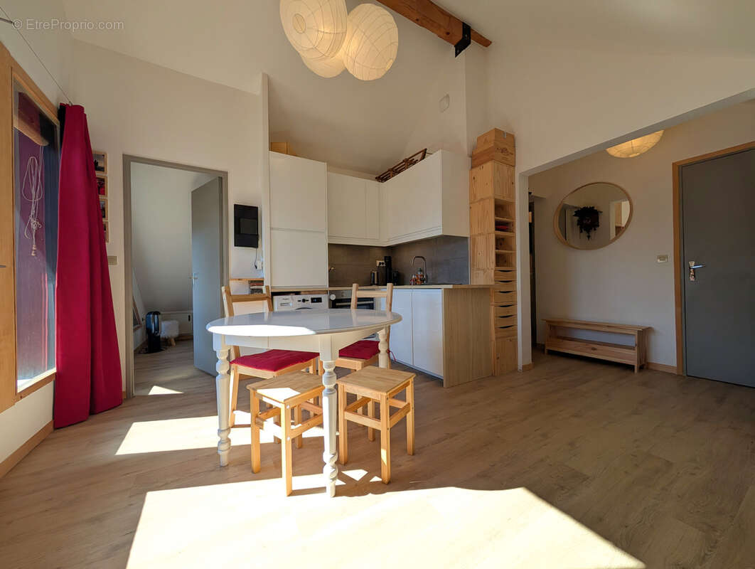 Appartement à MORILLON