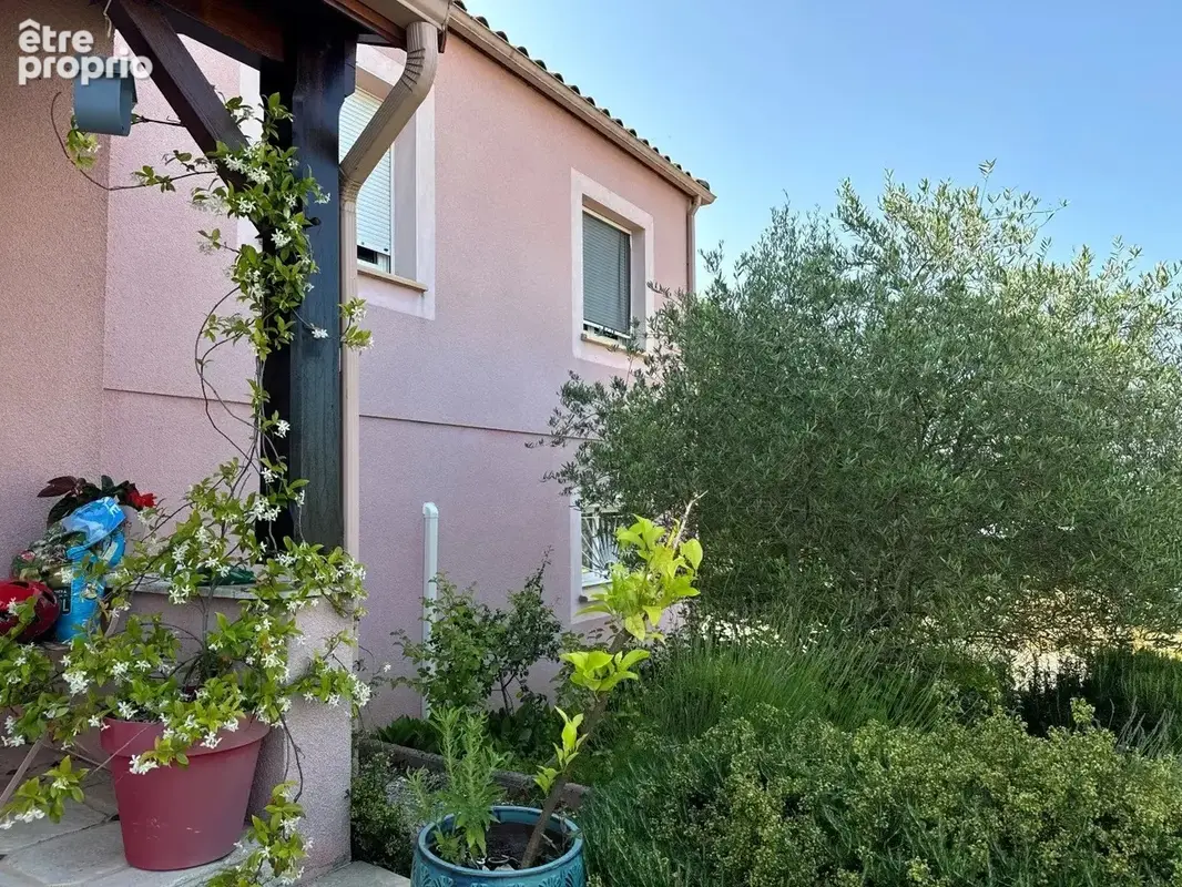 Maison et piscine sur 1770 m² de terrain - photo 17