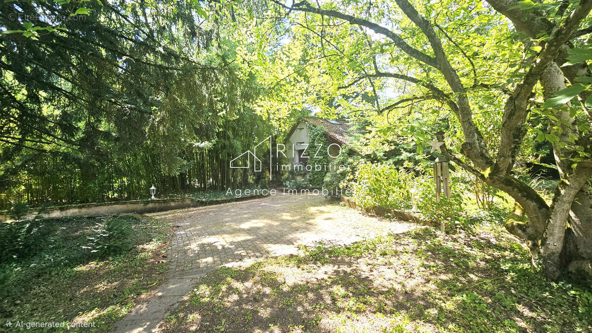 Centre Ferney, maison de 200m2 + dépendance de 41m2 sur terrain de 1590m2 - photo 29