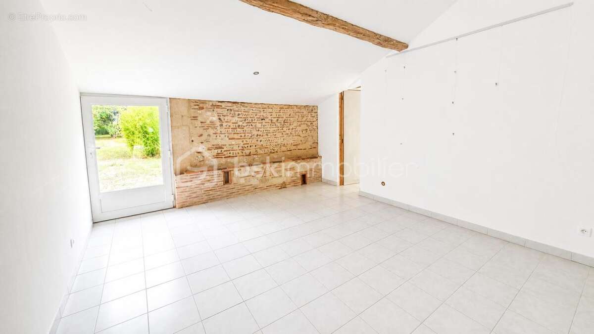  COUP DE CŒUR – Maison familiale avec magnifique parc, chai en pierre 75m² attenant et dépendance non attenante 140m² - photo 7