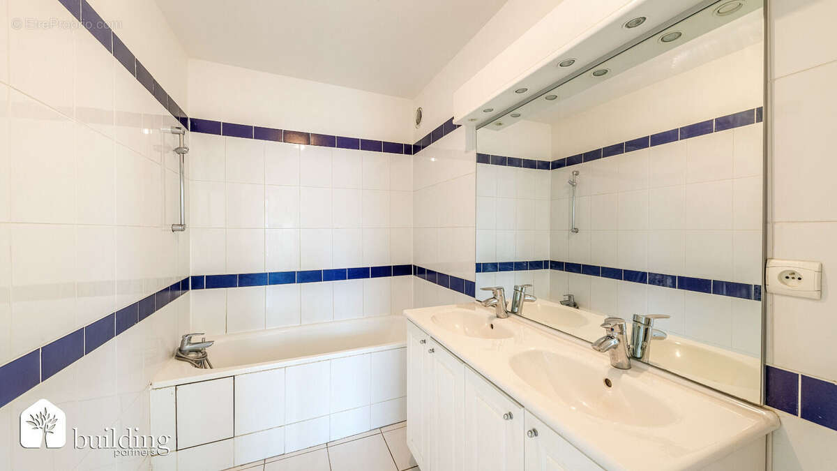 A vendre - Levallois-Perret Edouard Vaillant - Appartement familial en duplex 5 pièces de 111,24 m² avec terrasses de 11.50m² - photo 13