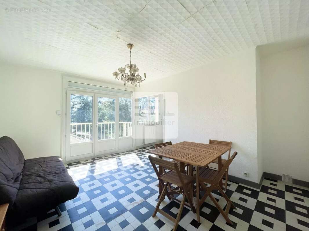 Appartement à BAGNOLS-SUR-CEZE