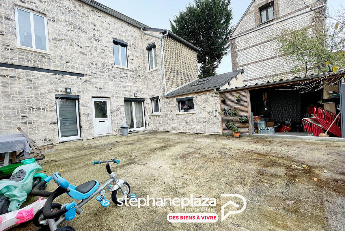 Maison à SAINT-ETIENNE-DU-ROUVRAY