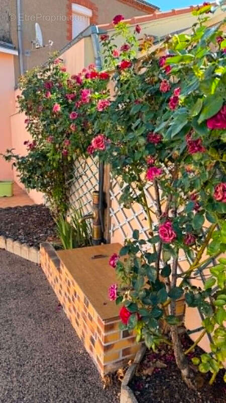 Maison de bourg de 157 m² avec jardin clos et garage - Beau potentiel - photo 11