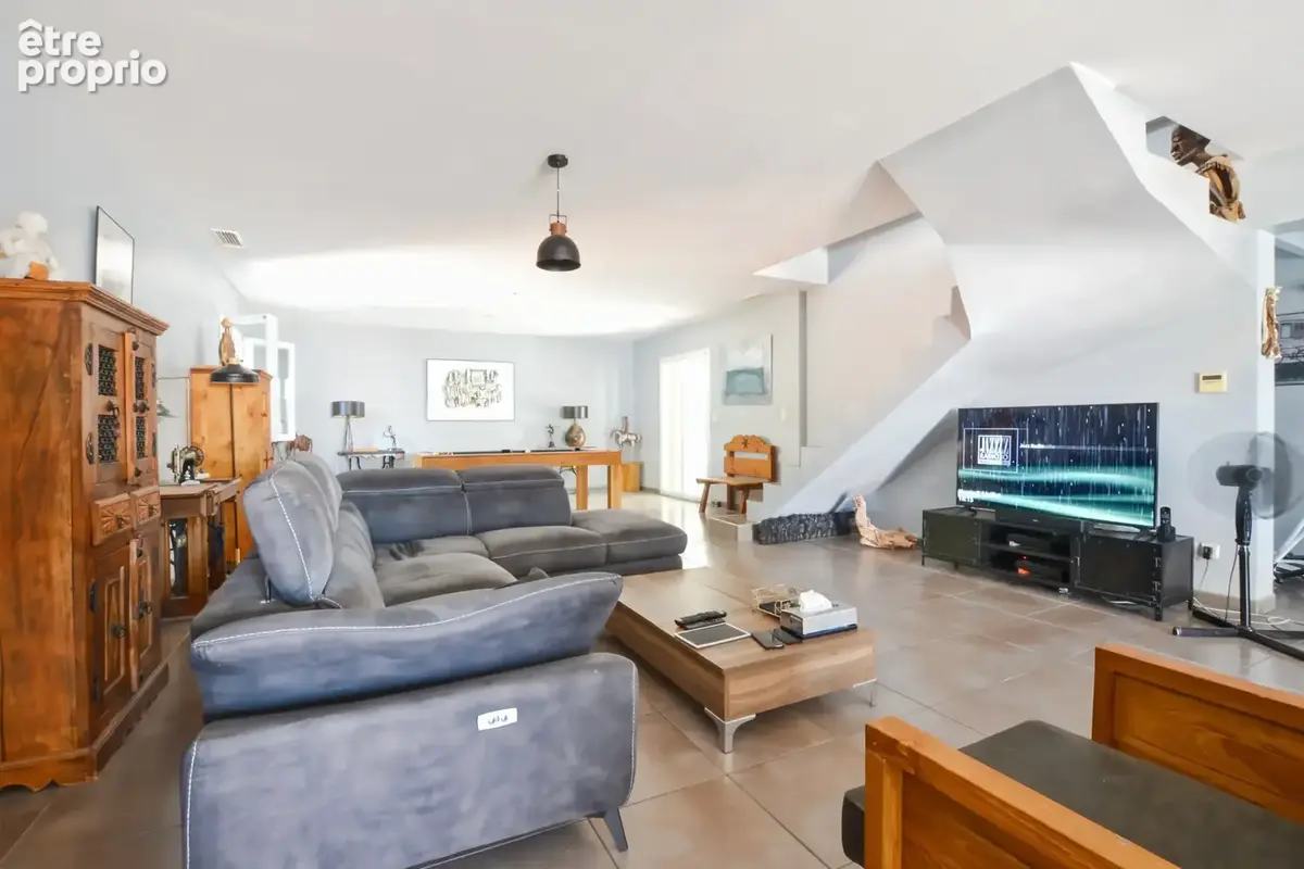 Montady – Maison familiale de 184 m² avec piscine et véranda - photo 2