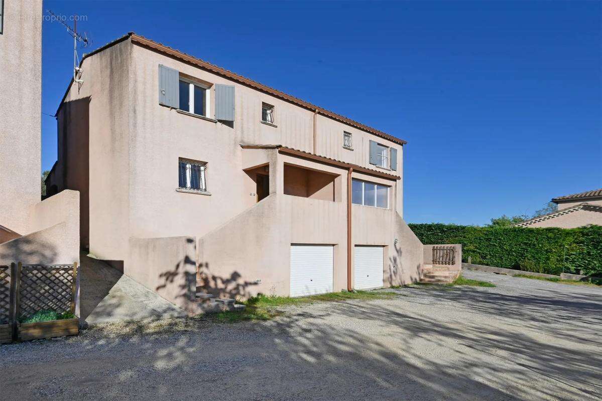 Maison à SAINT-JULIEN-LES-ROSIERS
