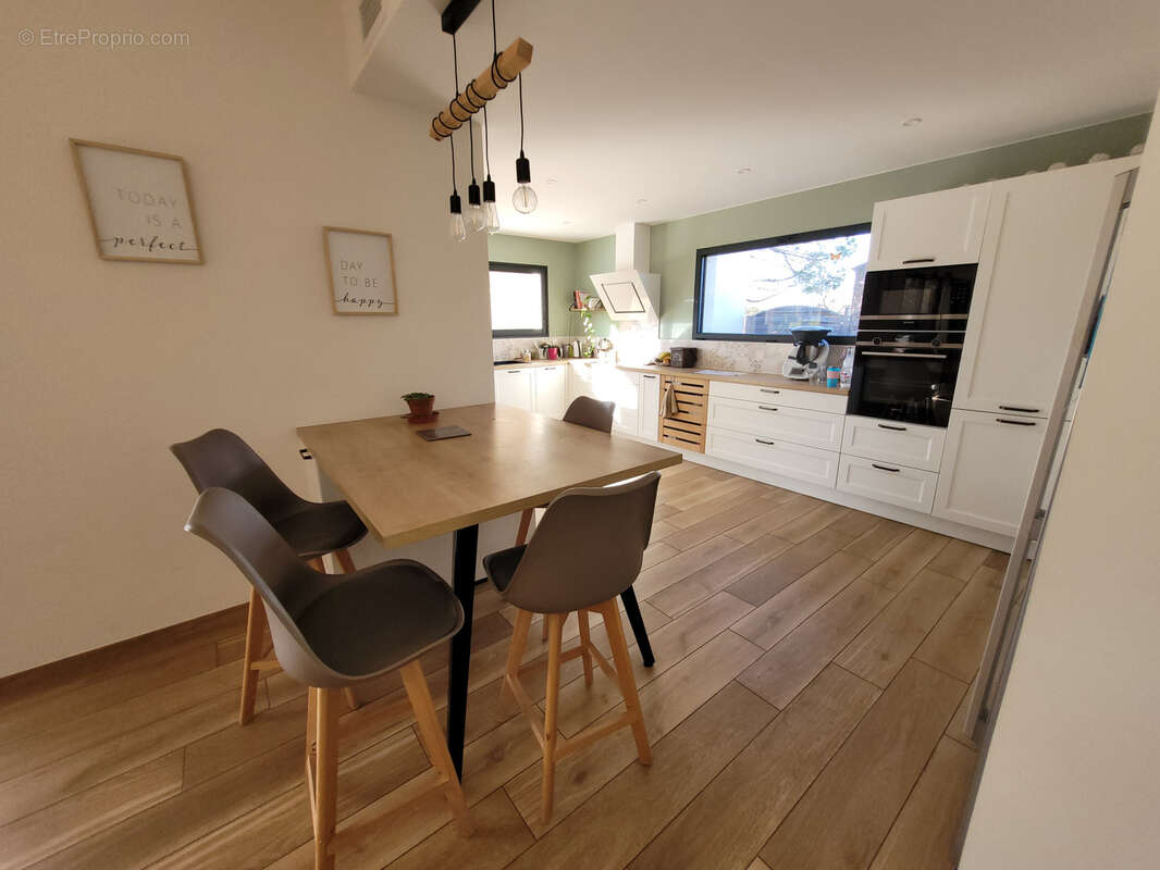 Secteur Clape Superbe Villa neuve de 206m2 sur 1365 m2 de terrain à vendre 697000 €. - photo 12