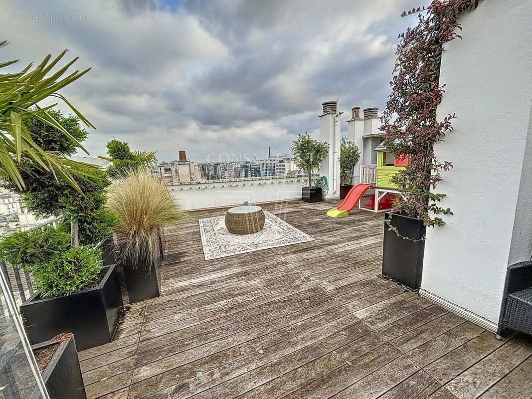 Appartement à NEUILLY-SUR-SEINE