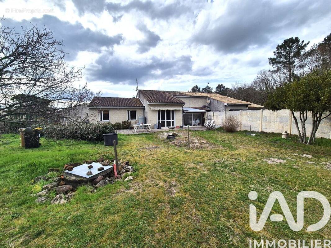 Photo 1 - Maison à ETAULIERS