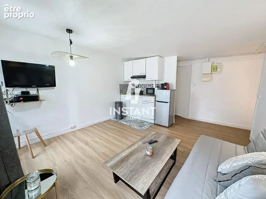 PARIS 14ème - RUE DE LA GAITE - Appartement T2 Charme et Confor - photo 2