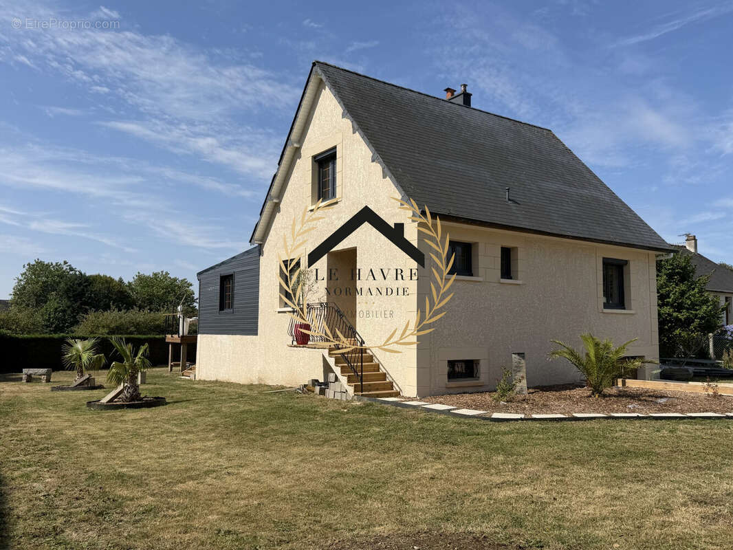 Maison 128 m² à Angerville-La-Martel  - photo 4