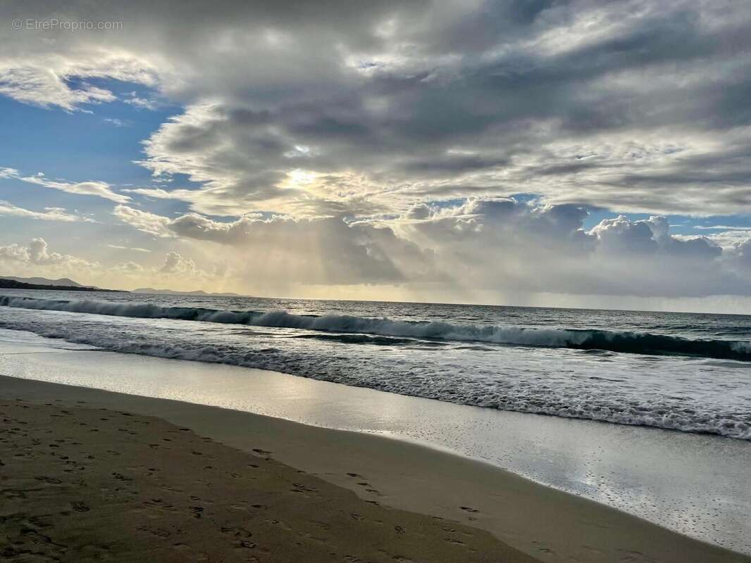 Commerce à VENDAYS-MONTALIVET