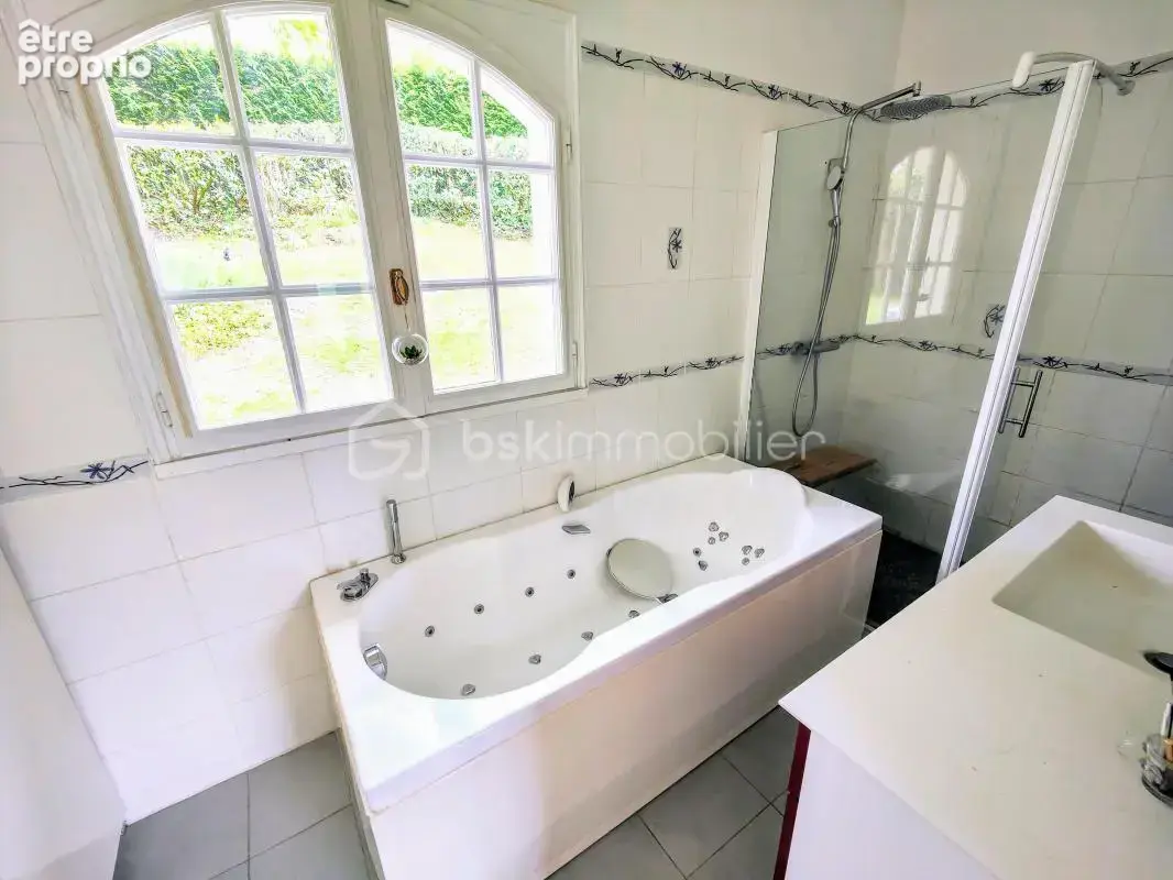 Maison familiale 5 ch av sous-sol, jardin clos arboré et parking - photo 15
