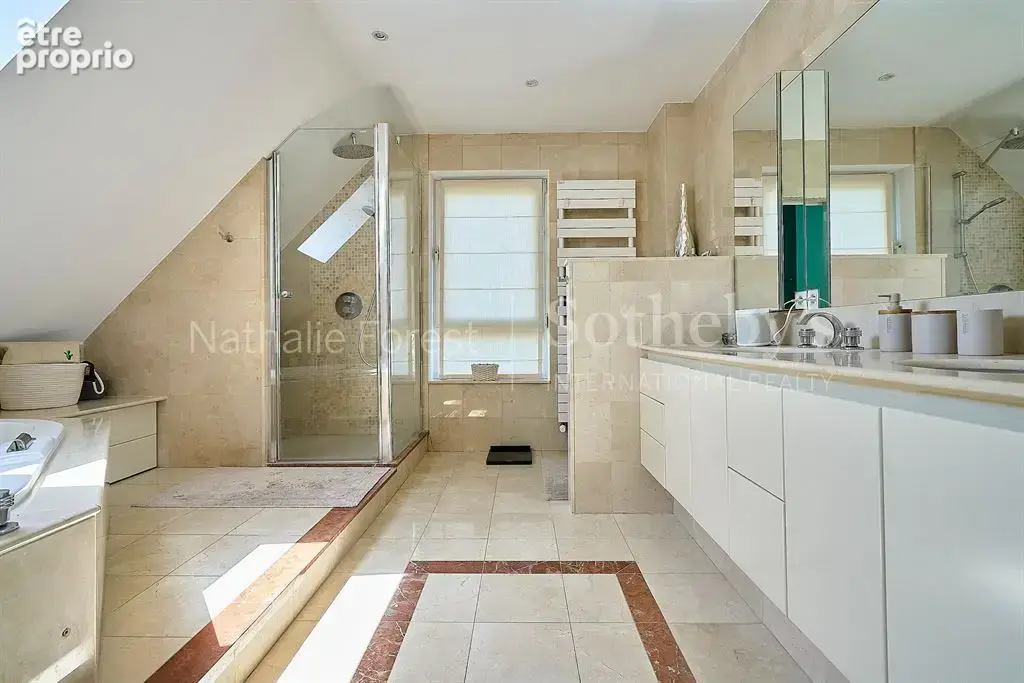 EXCLUSIVITÉ – Croix, splendide maison contemporaine ,4 ch, piscine extérieure. - photo 14