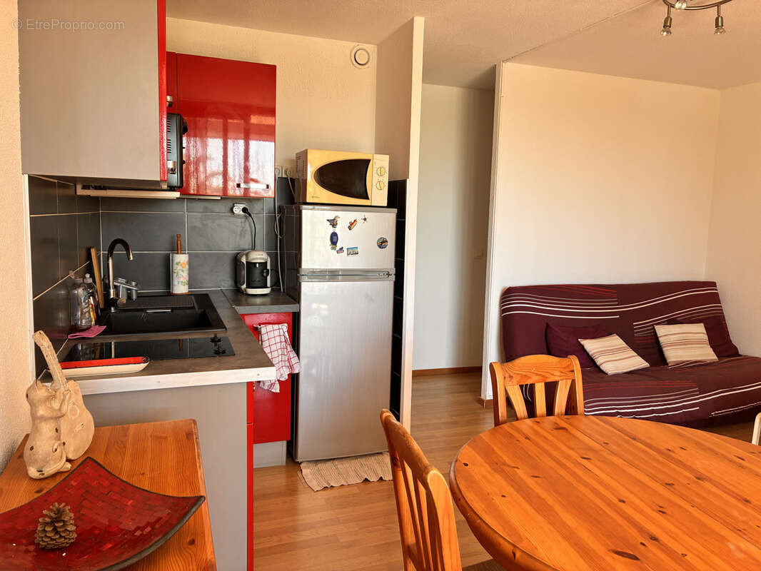 GRUISSAN, RIVE DROITE, EN EXCLUSIVITE, Appartement de type 2 avec terrasse VUE PORT + place de parking privati - photo 6