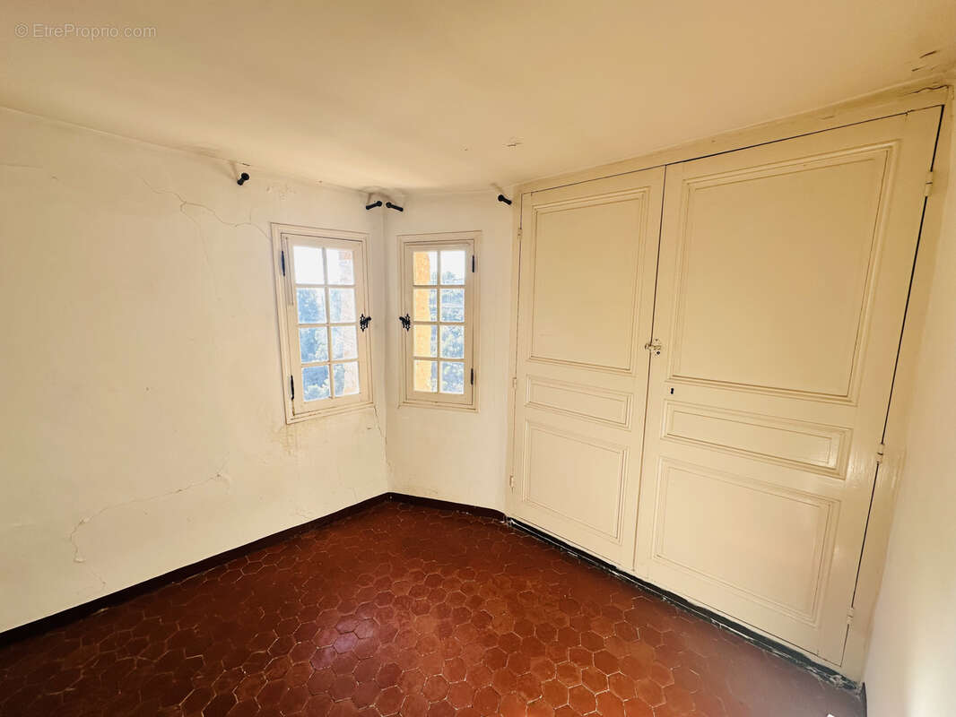 Appartement à TOURRETTES-SUR-LOUP