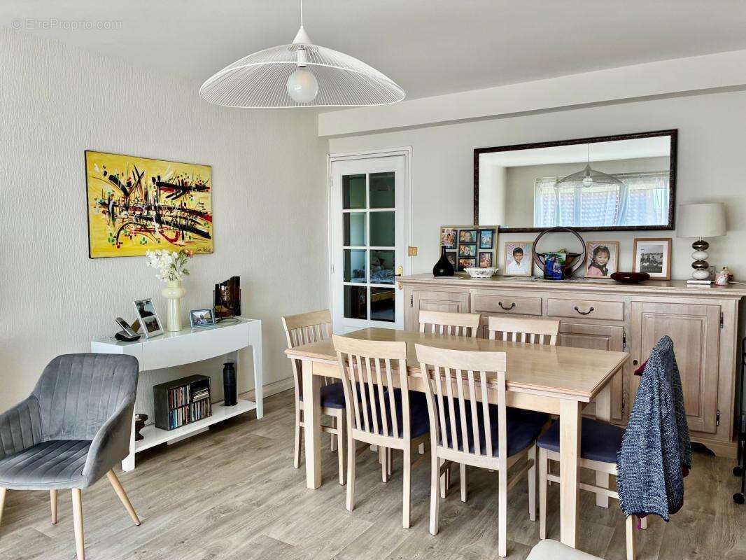 Croix centre t4 83m² avec balcon cave et garage - photo 2