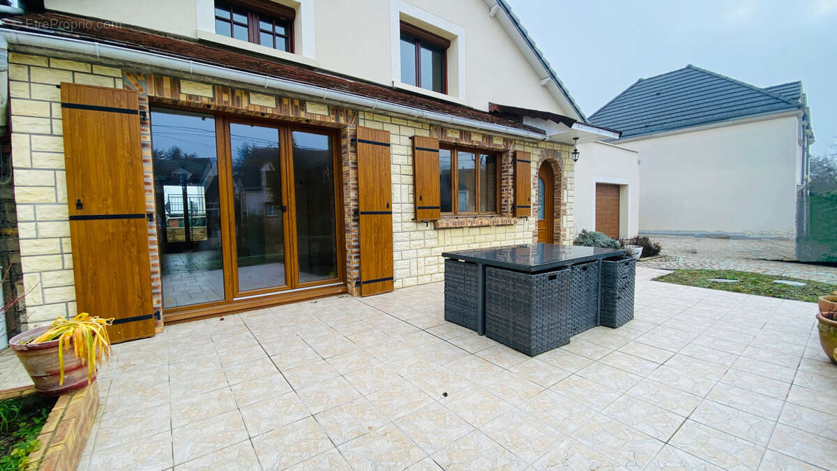 Maison à LA VILLE-DU-BOIS