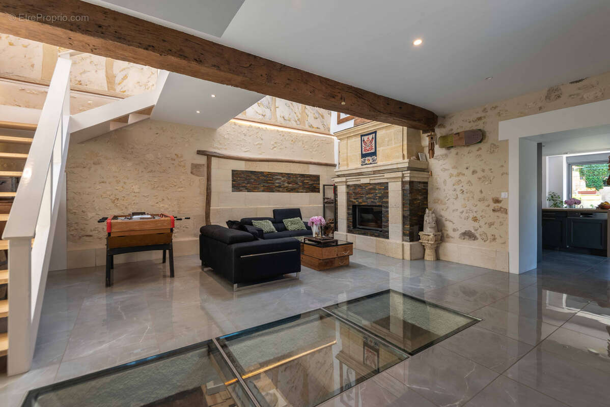 Maison en pierre atypique - 300 m2 - hab. independ. - photo 7