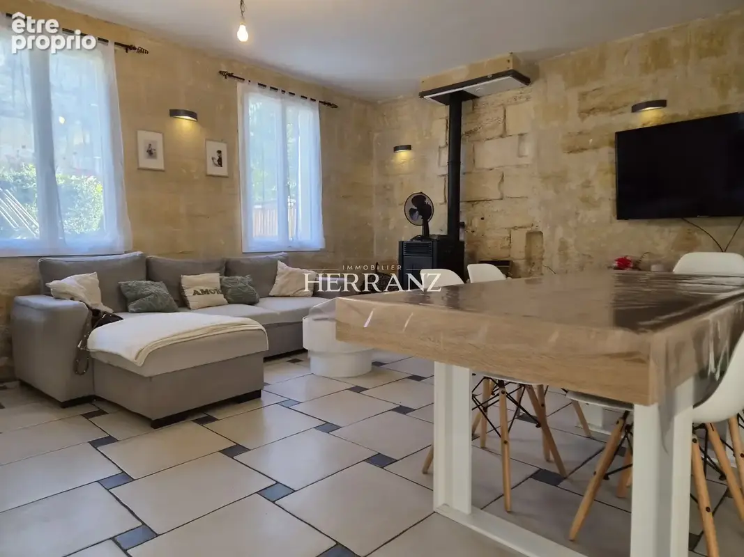 Photo Maison à Saint-Medard-De-Guizieres au prix de 191 000€