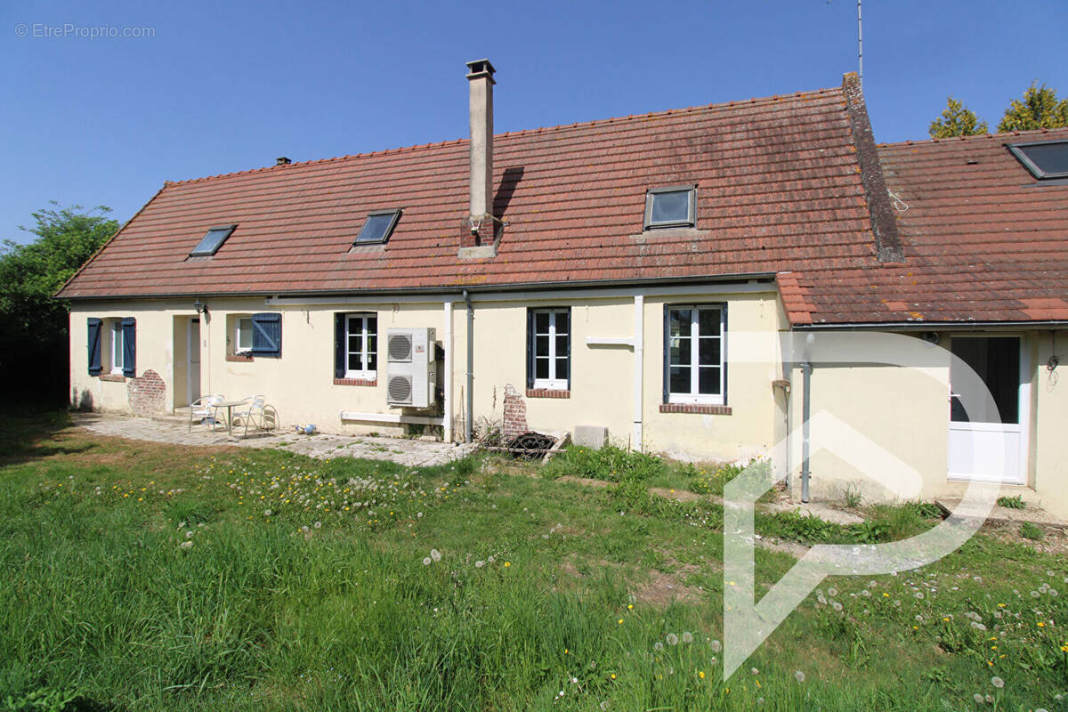 Maison à MAIGNELAY-MONTIGNY