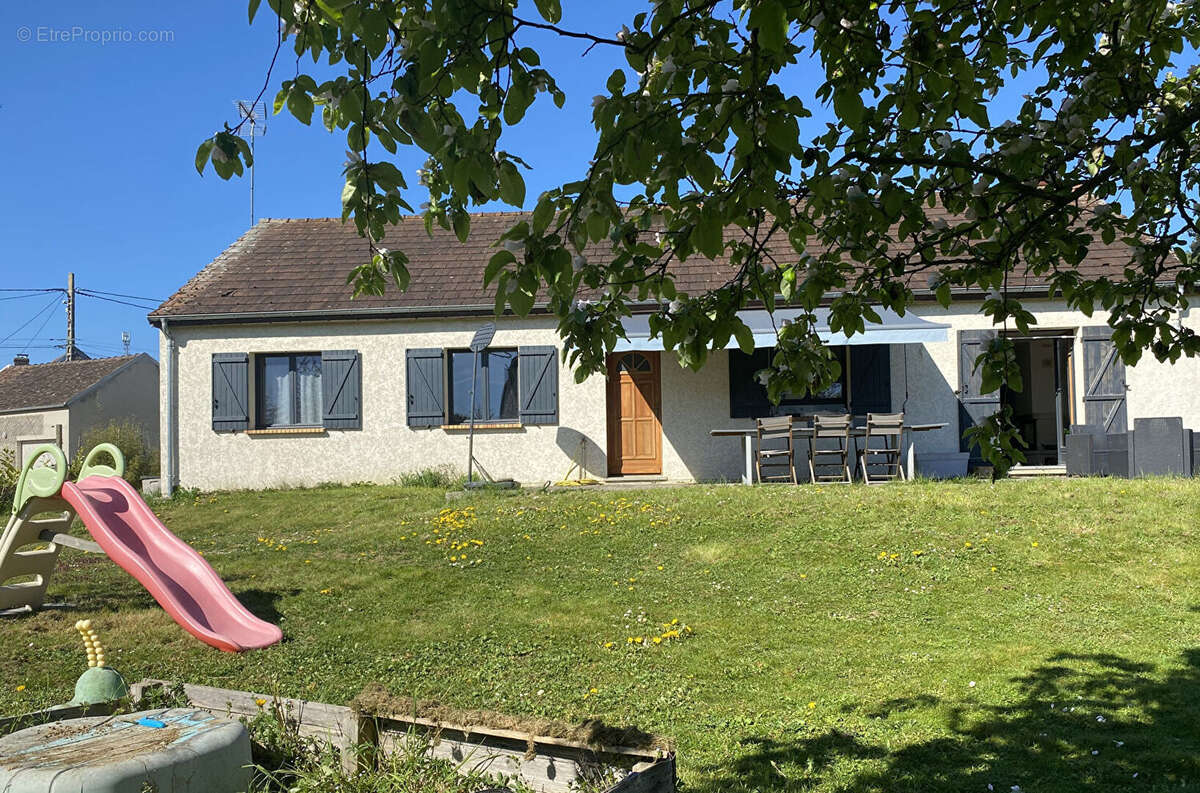 Maison à LA CELLE-SAINT-CYR