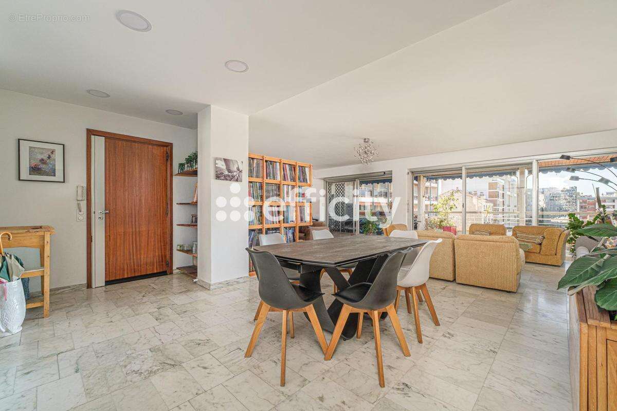 Appartement à MARSEILLE-8E