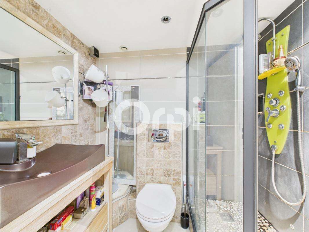 Maison à BAGNOLS-EN-FORET