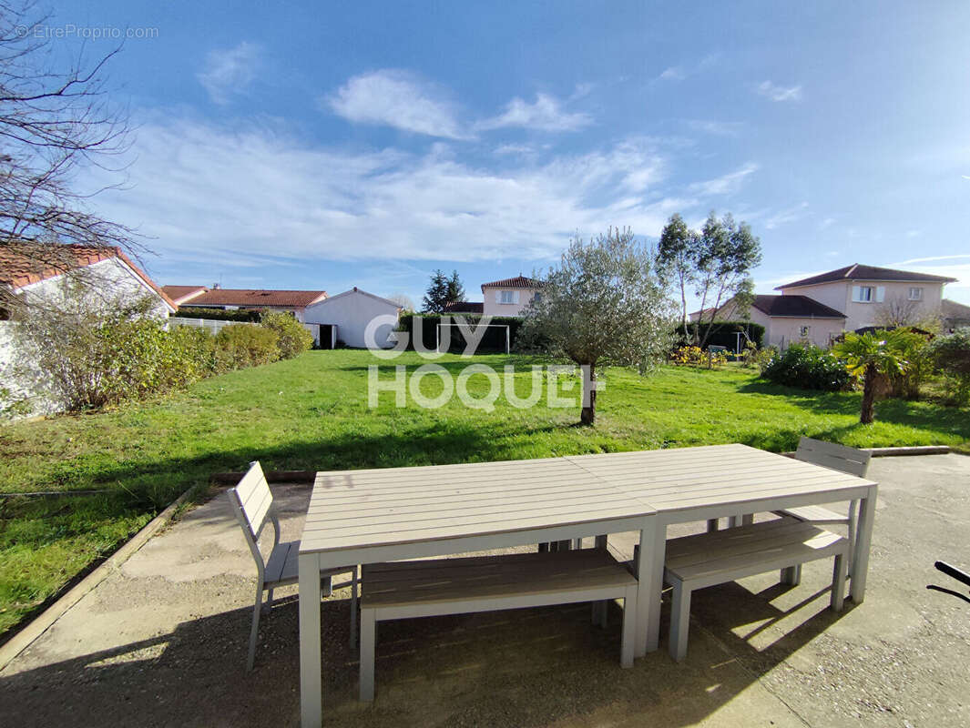 Maison à MONTROND-LES-BAINS