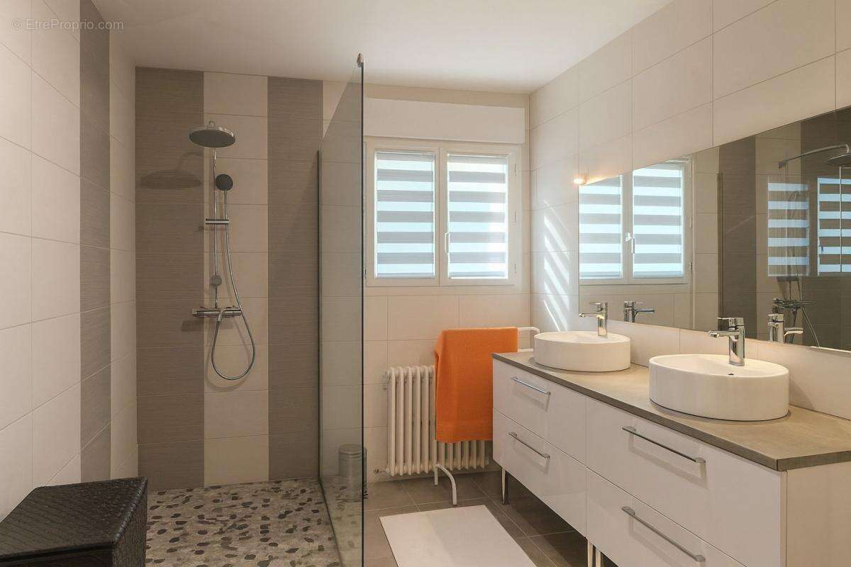 Maison à LA CHAPELLE-GONAGUET