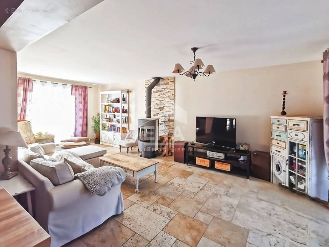 Maison à COMBS-LA-VILLE