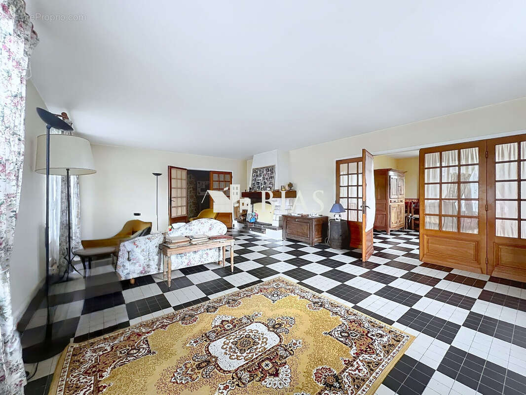 Maison 252 m² à Bernay  - photo 2