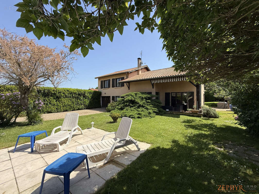 Maison à CIVRIEUX-D&#039;AZERGUES