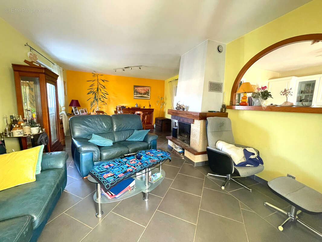 Maison à CHARNAY-LES-MACON