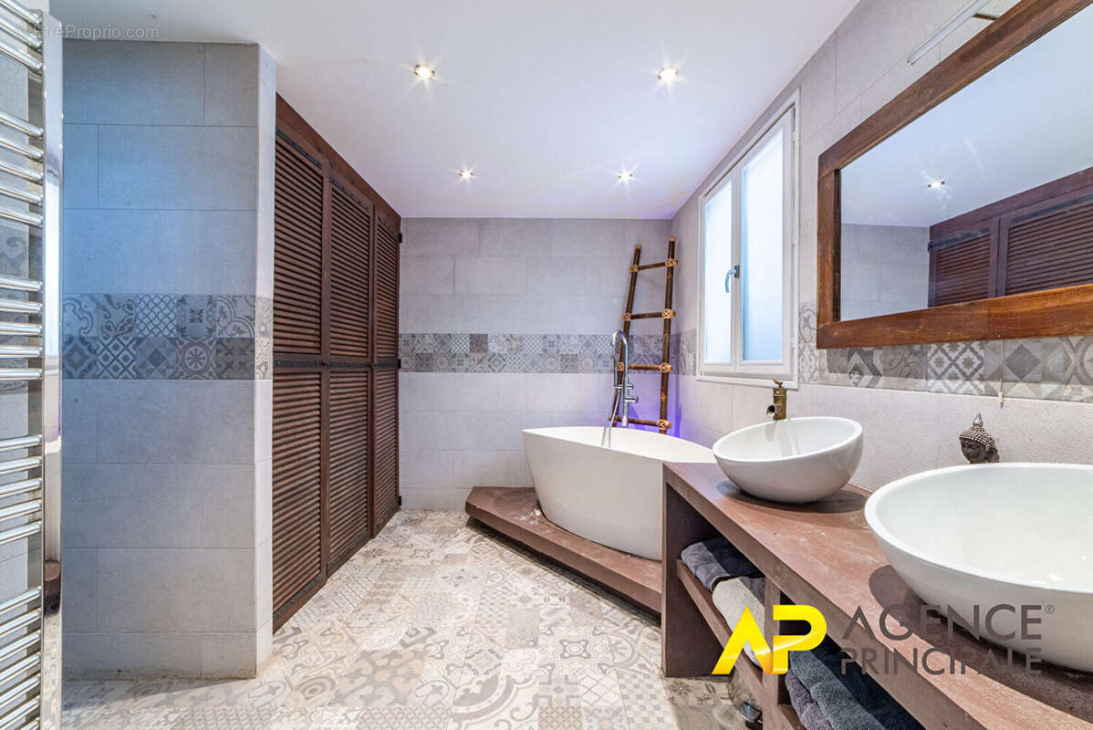 Maison à LA GARENNE-COLOMBES