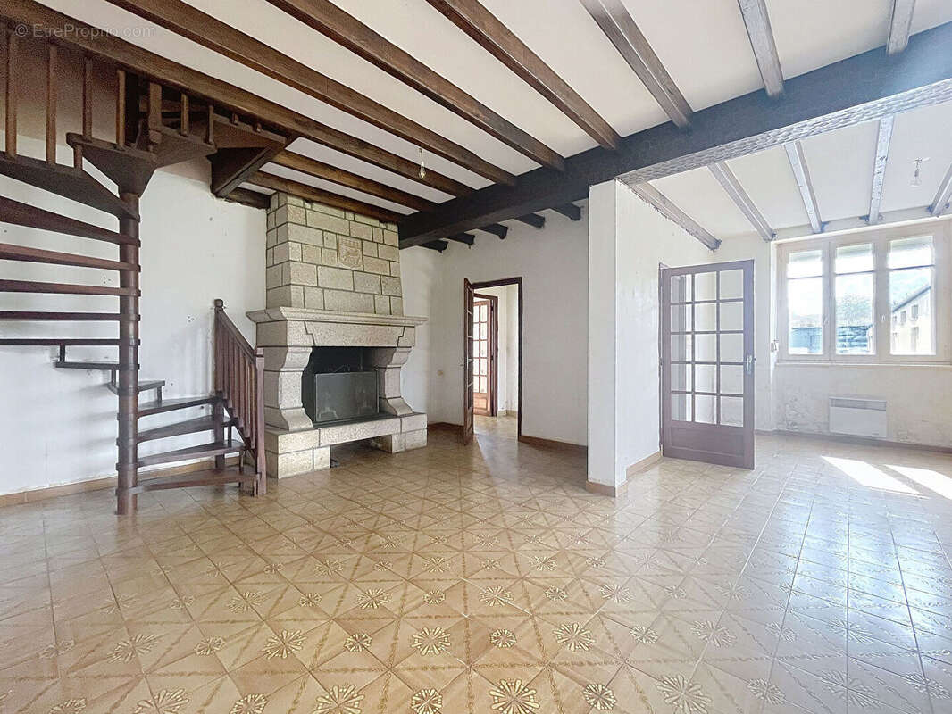 Charmante maison familiale en pierre, au coeur du Bourg de Saint-Malo-des-Trois-Fontaines - photo 4