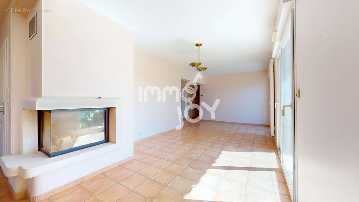 Ouveillan - villa de 169m2 - piscine - terrain de 1603m2 - photo 6