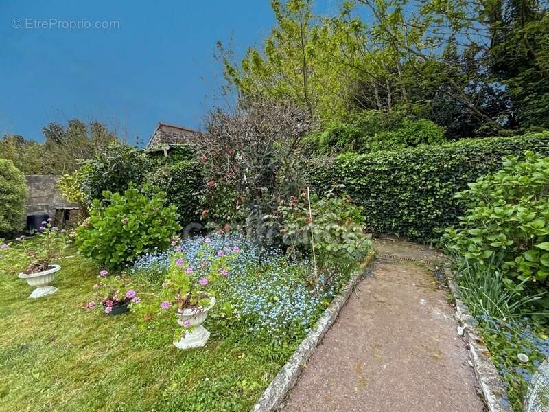 Maison à LE RELECQ-KERHUON