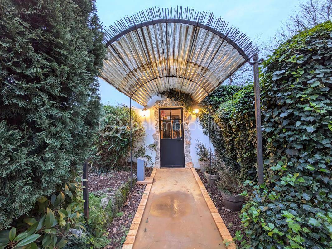 Commerce à SALERNES