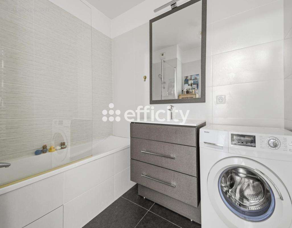 Appartement à COURBEVOIE