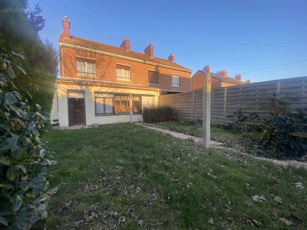 Maison à COURRIERES