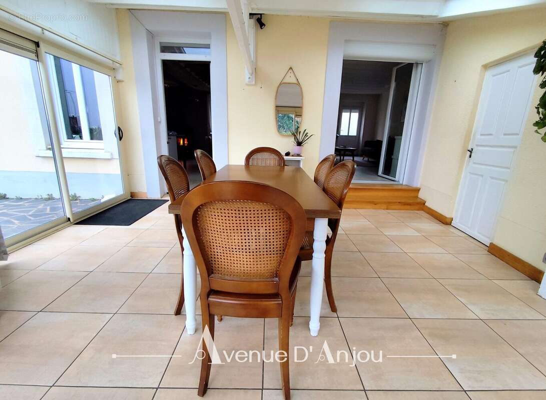 Maison à BECON-LES-GRANITS