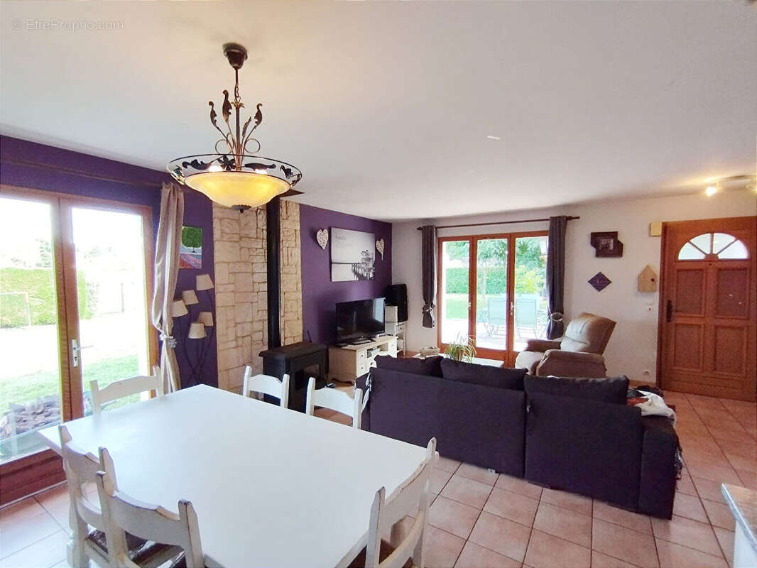 Maison à MOULIETS-ET-VILLEMARTIN