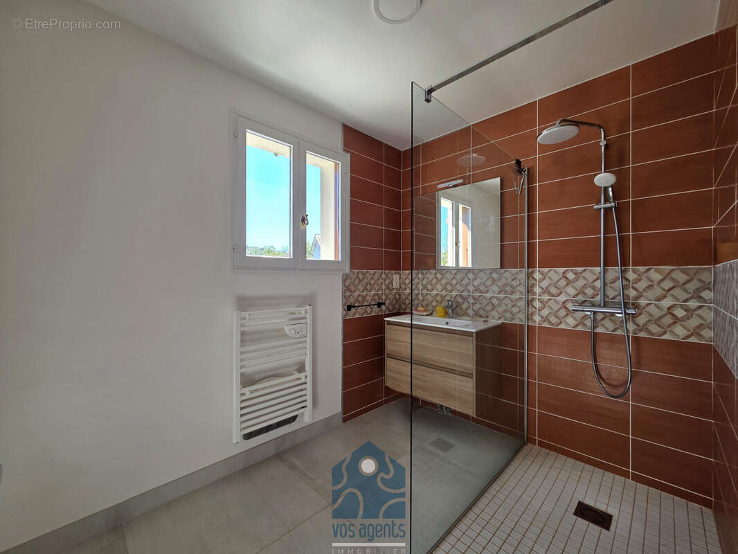 Maison individuelle 7 pièces avec terrasses, garages, caves et jardin - photo 12
