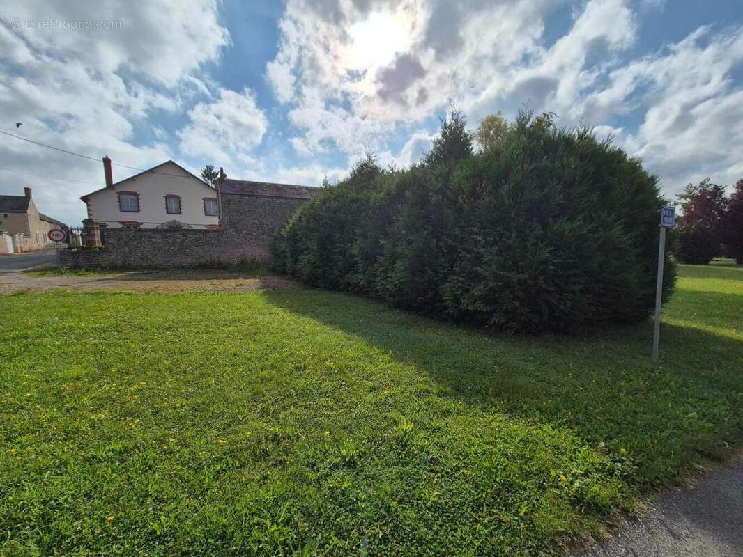 Photo 2 - Terrain à COURCELLES