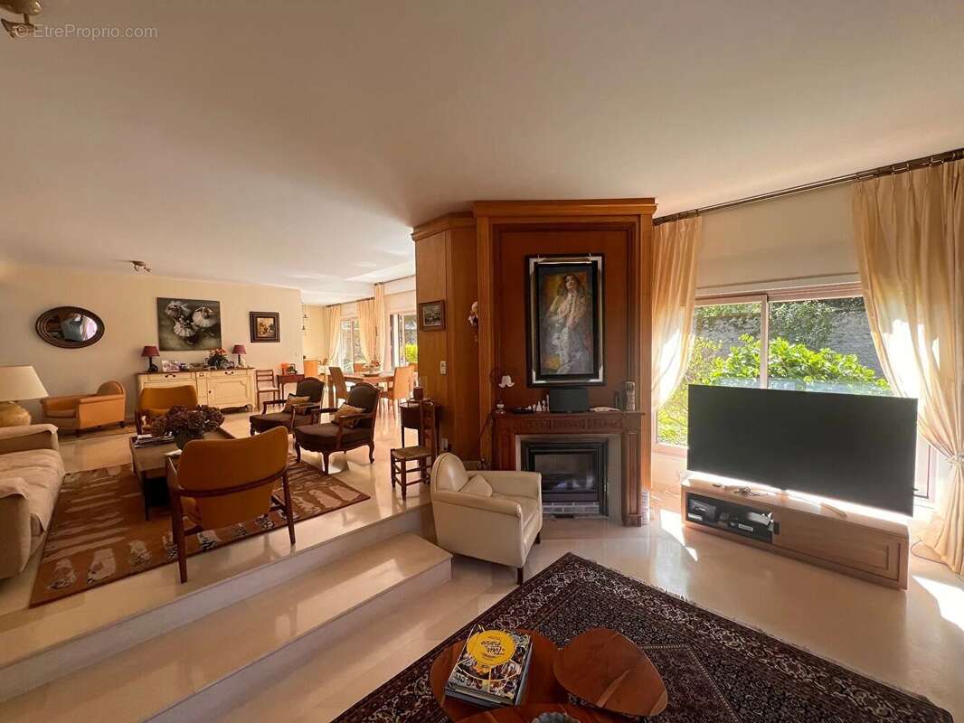 Maison à SAINT-NOM-LA-BRETECHE