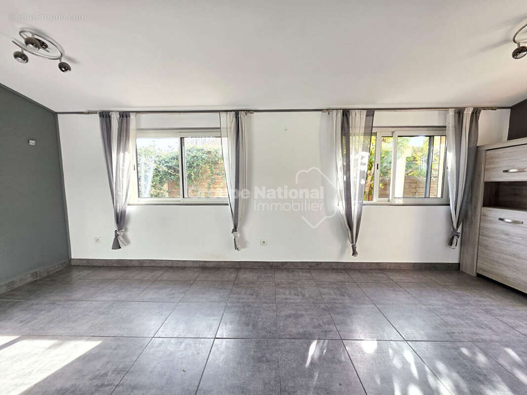 Maison à SAINT-CHAMAS